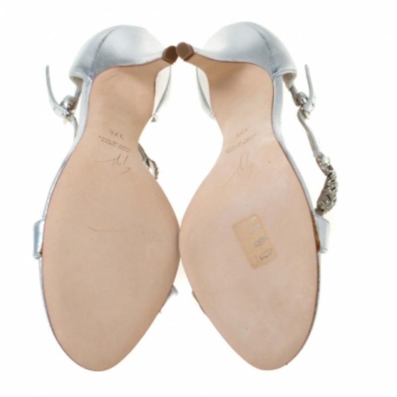 Donna Giuseppe Zanotti in pelle metallizzata impreziosita da cristalli Sandali Open Toe Misura 37,5 in vendita