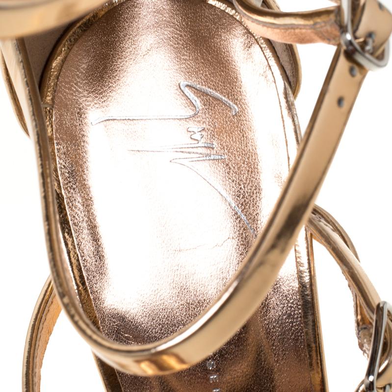 Giuseppe Zanotti Metallic Rose Gold Leather Open Toe Gladiator Sandals Size 39.5 In Excellent Condition In Dubai, Al Qouz 2