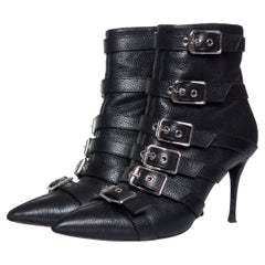 Giuseppe Zanotti, Stivali con fibbie multiple.