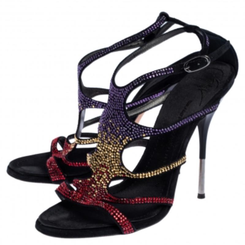 Giuseppe Zanotti Mehrfarbige kristallverzierte Wildledersandalen mit Ausschnitt aus Wildleder Größe 37 Damen im Angebot
