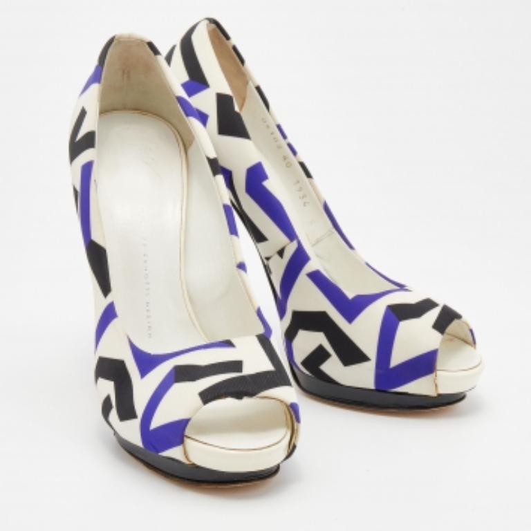 Giuseppe Zanotti escarpins à bout ouvert en tissu imprimé multicolore, taille 40 État moyen - En vente à Dubai, Al Qouz 2