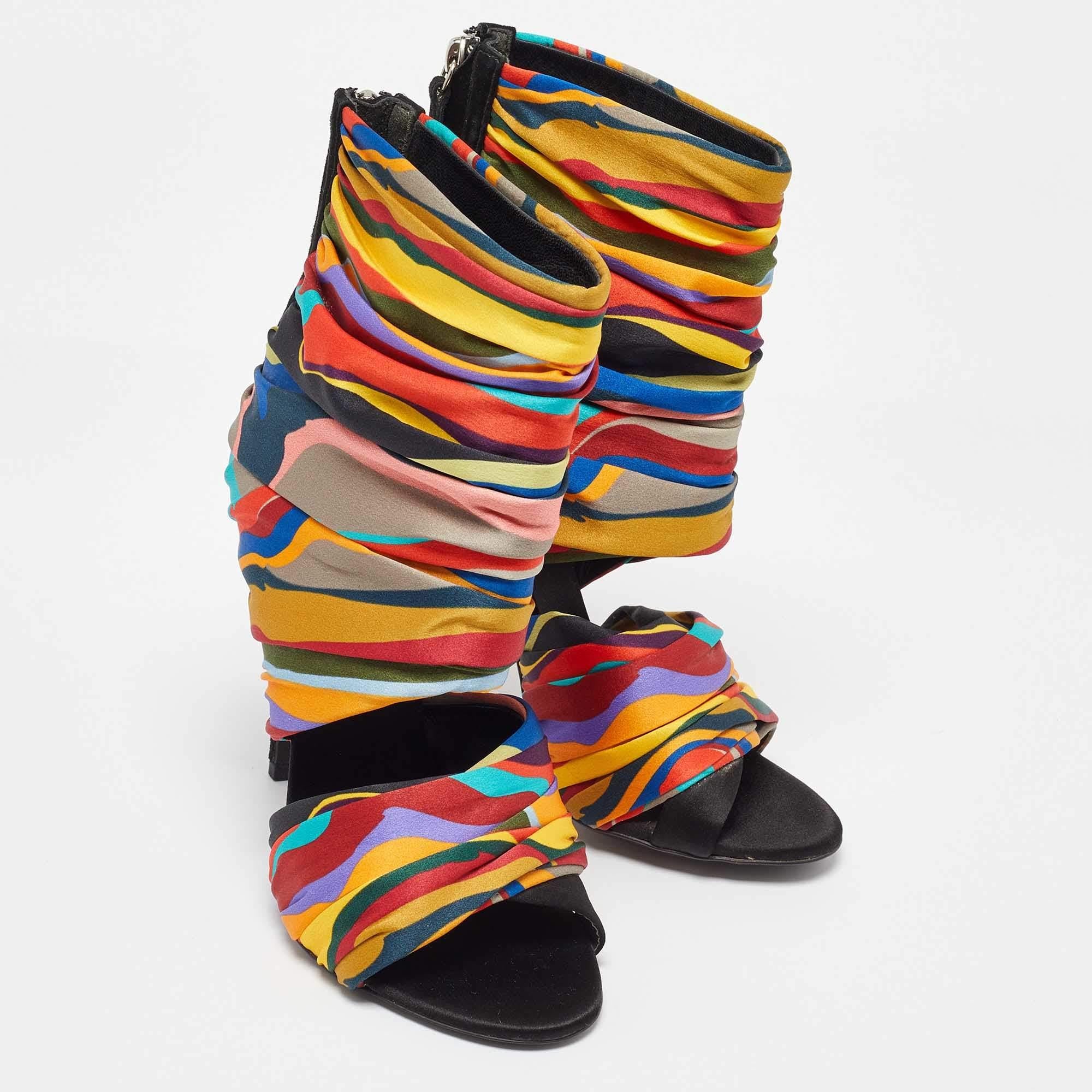 Giuseppe Zanotti Sandales à bout ouvert en satin multicolore taille 36 Bon état - En vente à Dubai, Al Qouz 2
