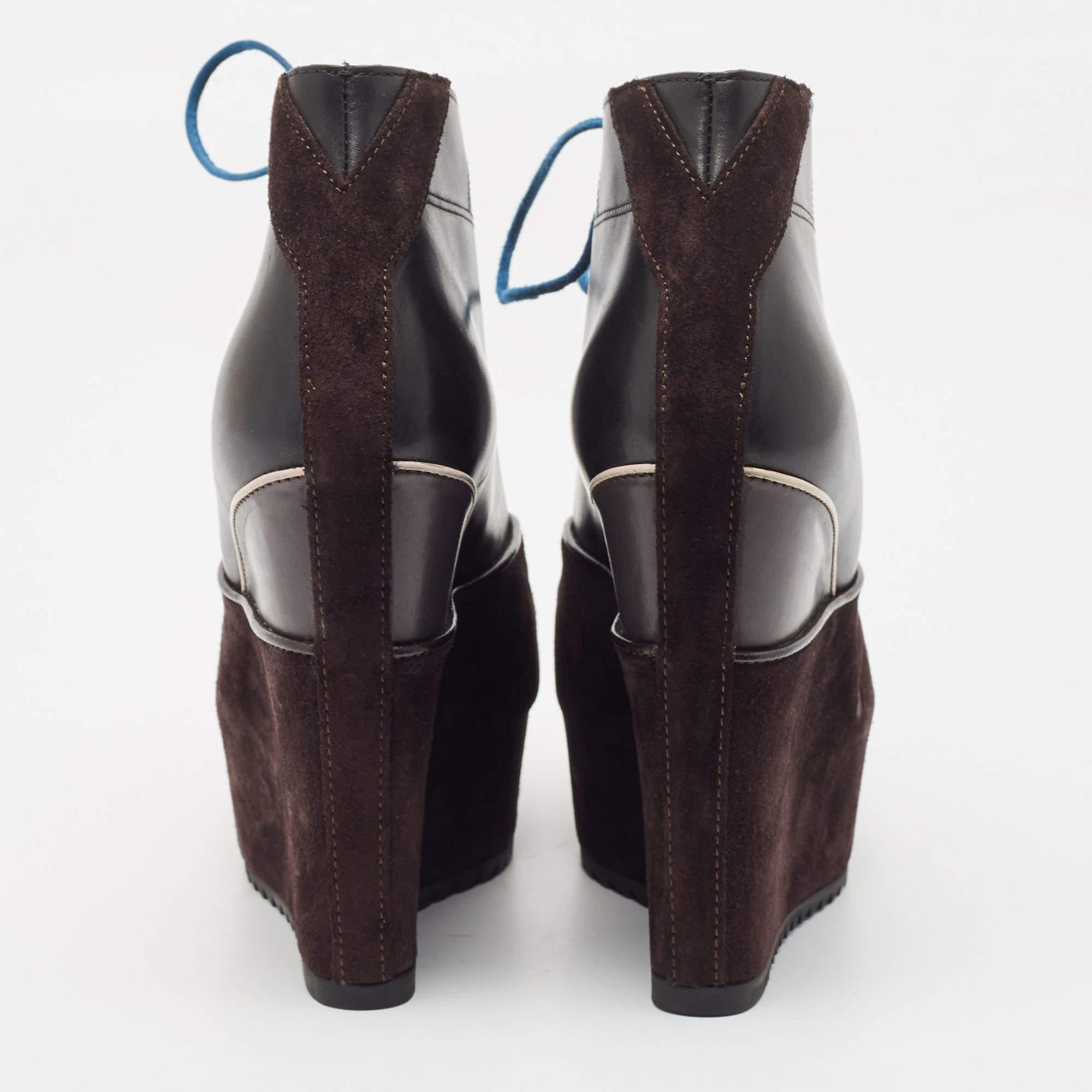 Les bottes sont un élément essentiel de votre garde-robe, et ces bottes, fabriquées à partir de matériaux de première qualité, sont un bon choix. Offrant le meilleur du confort et du style, cette paire à semelle robuste sera parfaite avec un jean