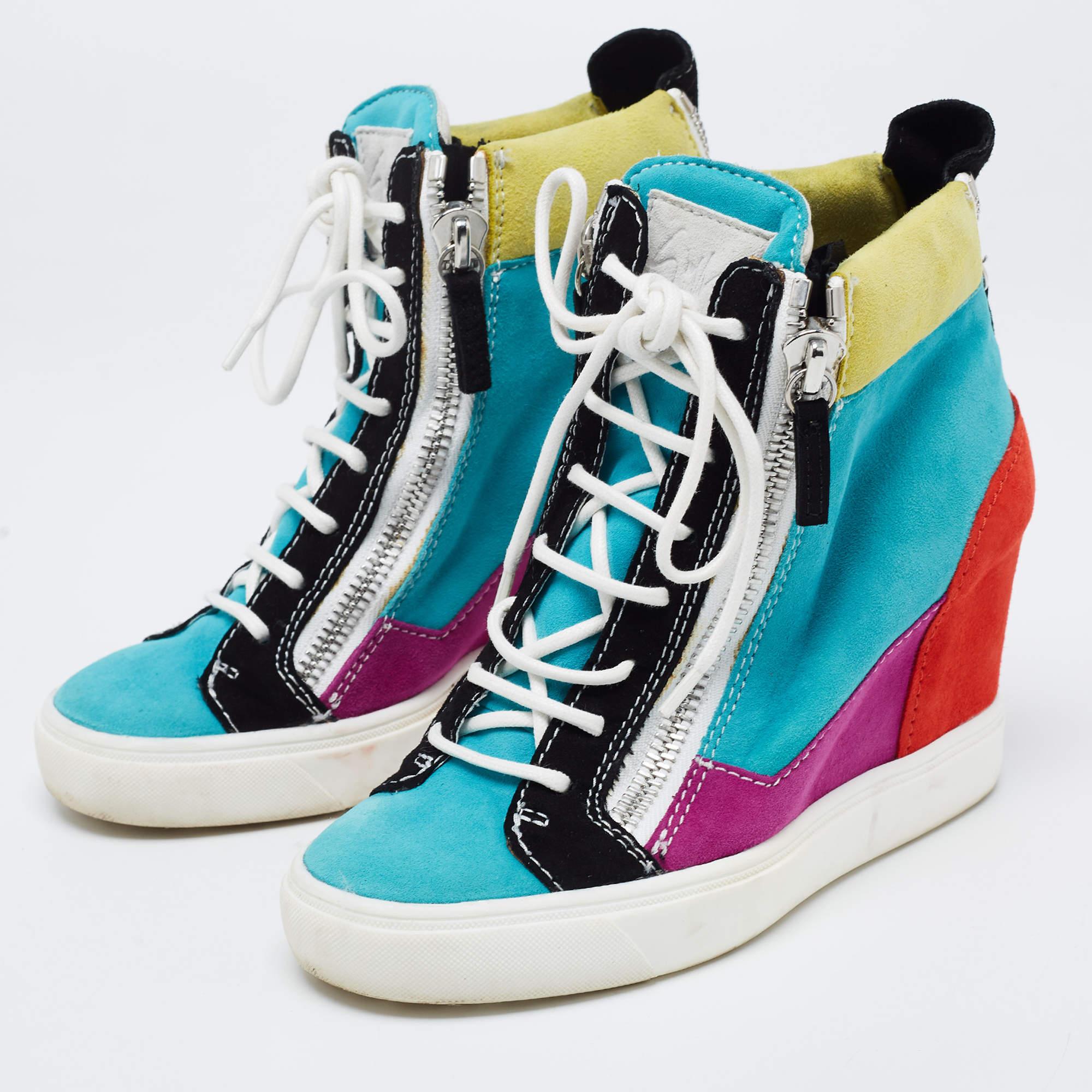 Coming in a classic silhouette, these designer sneakers are a seamless combination of luxury, comfort, and style. These sneakers are finished with signature details and comfortable insoles.