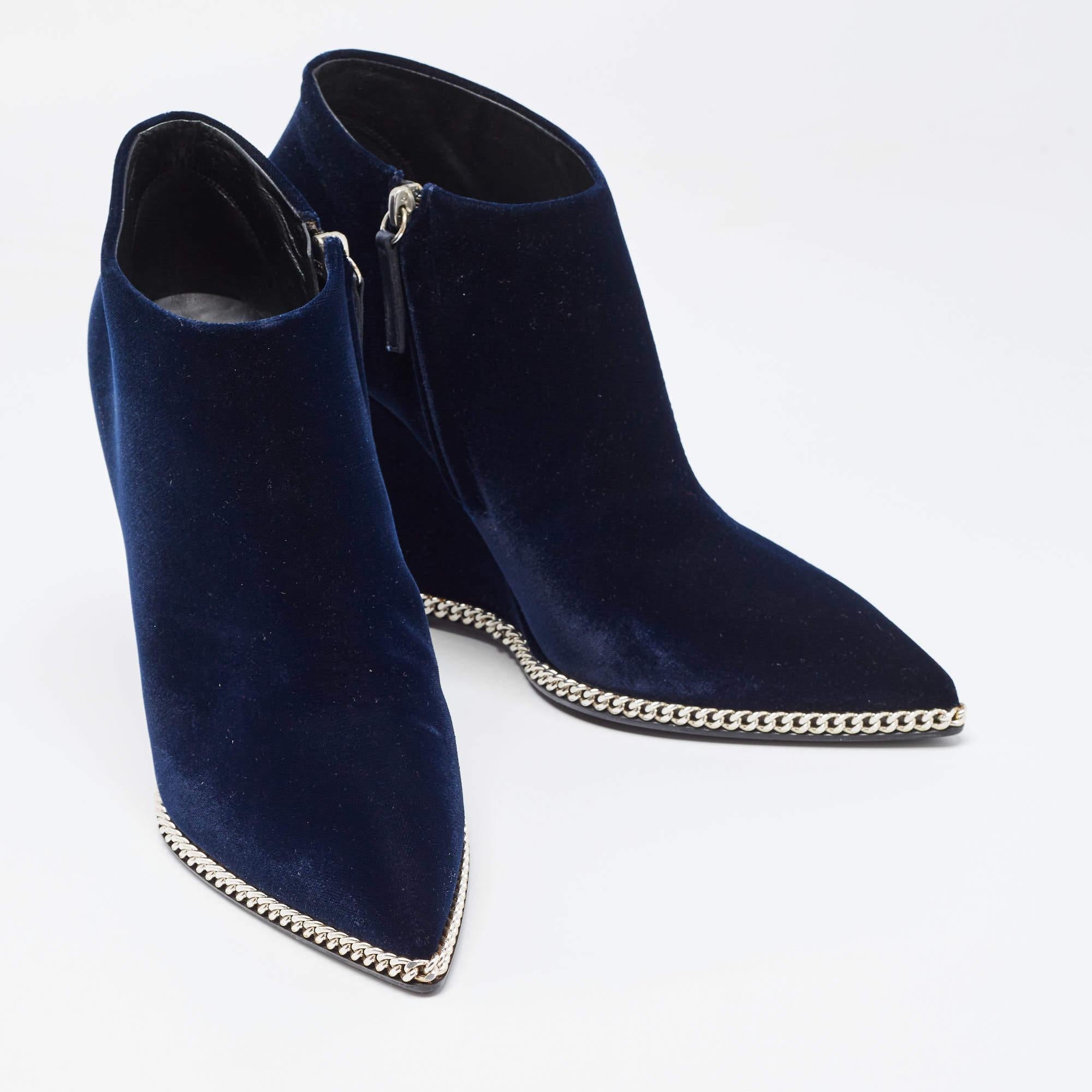 Giuseppe Zanotti Navy Blue Chain Link Ankle Boots Size 41 In New Condition For Sale In Dubai, Al Qouz 2