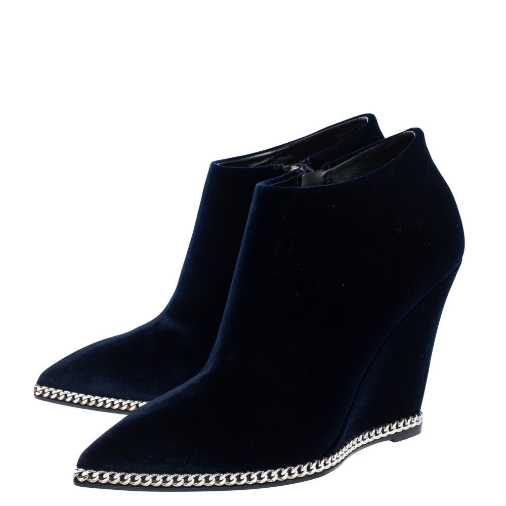 Giuseppe Zanotti Navy Blue Velvet Chain Embellished Wedge Ankle Boots Size 37 In New Condition In Dubai, Al Qouz 2