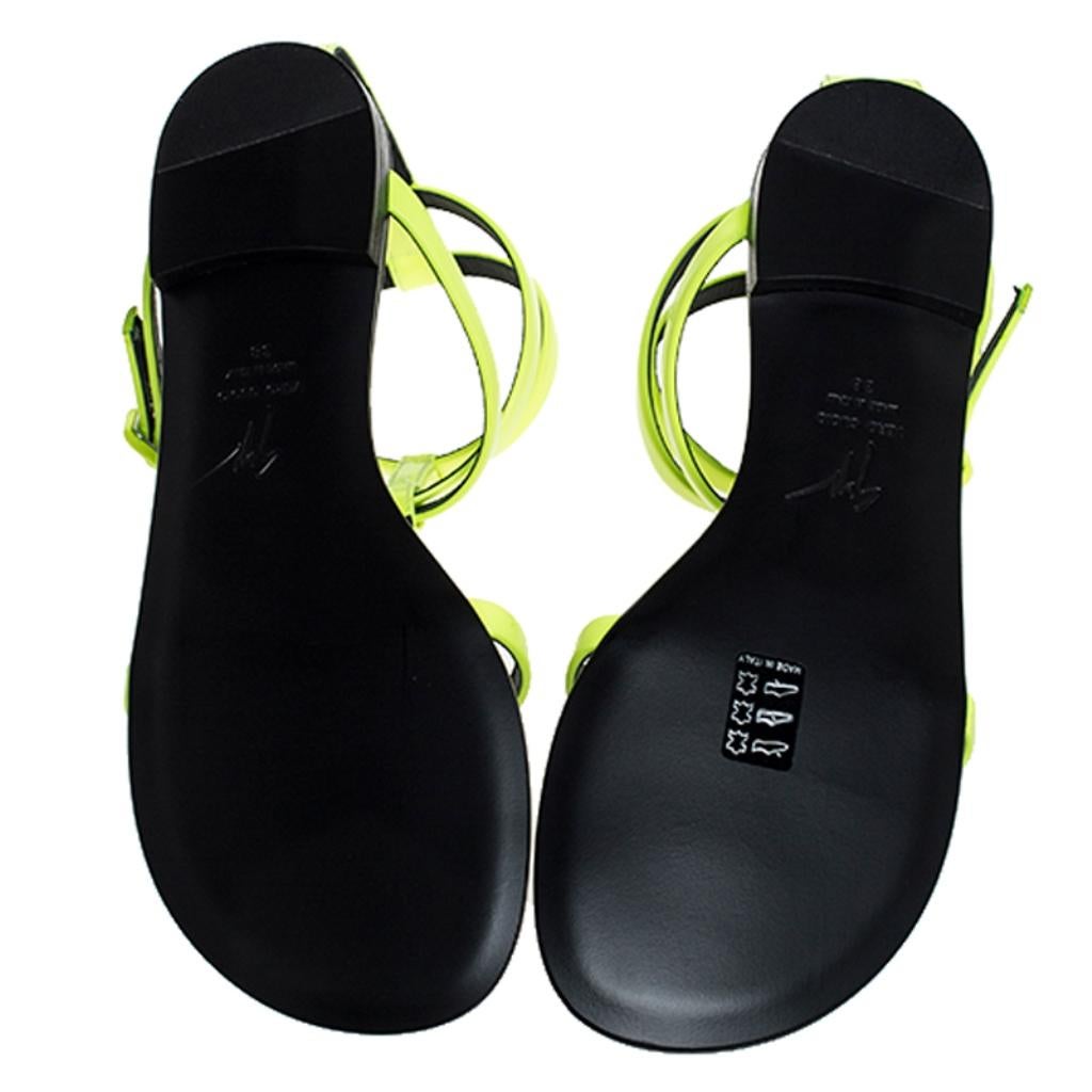 Black Giuseppe Zanotti Neon Green Leather Rock 10 T-Strap Flat Sandals Size 38