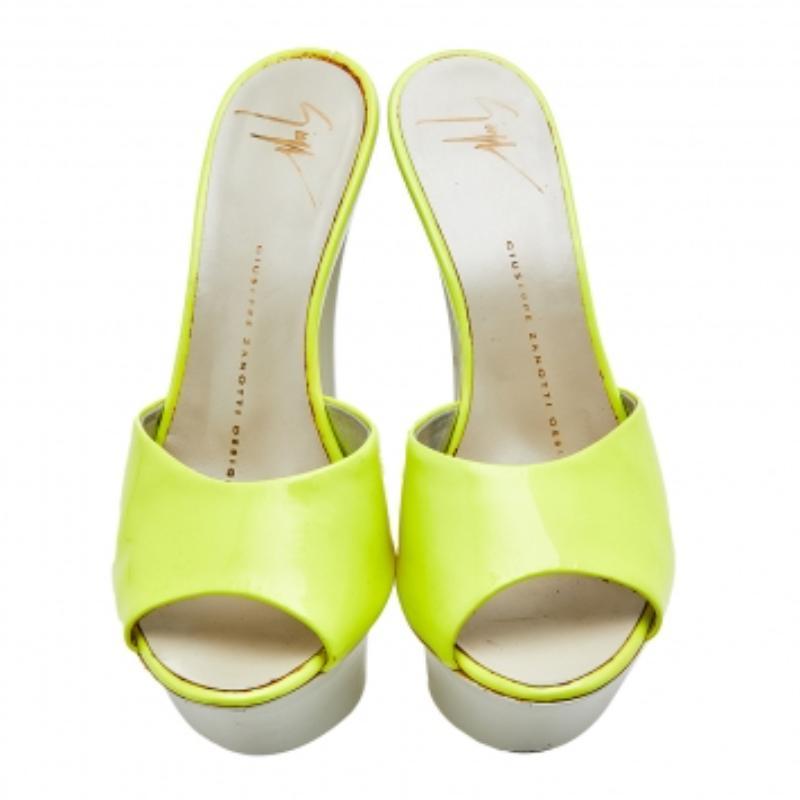 Women's Giuseppe Zanotti Neon Yellow Patent Leather Platform Sandals Size 35 For Sale