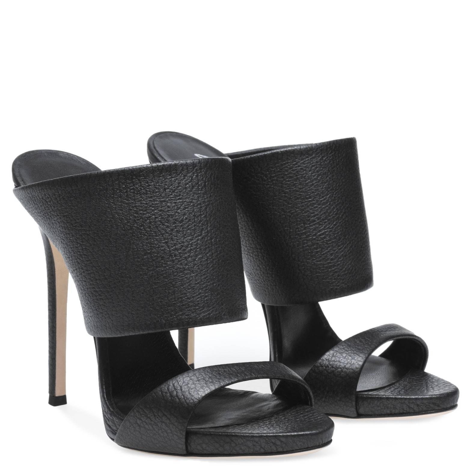 Giuseppe Zanotti New Black Leather Slide In Mules Evening Heels in Box

Size IT 36
Satin
Slide in 
Made in Italy
Heel height 4.75