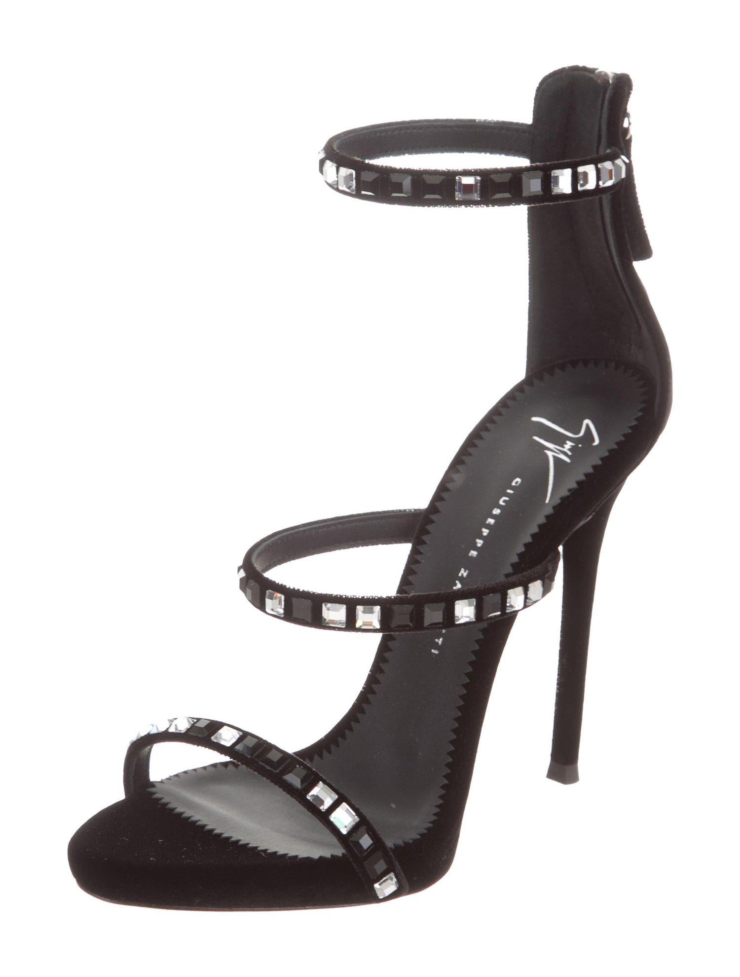 Giuseppe Zanotti NEW Black Suede Crystal Evening Sandals Heels in Box

Size IT 36
Suede
Crystal
Zipper back closure
Made in Italy
Heel height 4.75