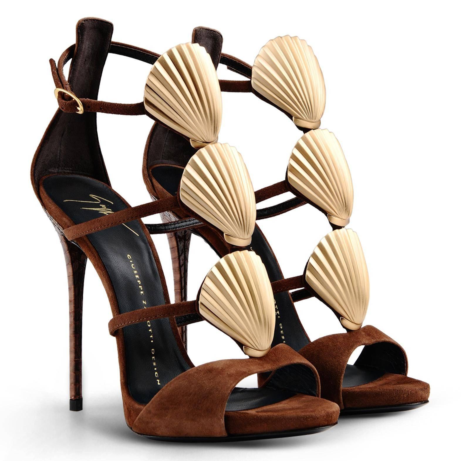 Giuseppe Zanotti New Brown Suede Gold Shell Evening Sandals Heels in Box

Size IT 36
Python embossed leather
Suede
Metal
Made in Italy
Zipper closure
Heel height 4.75