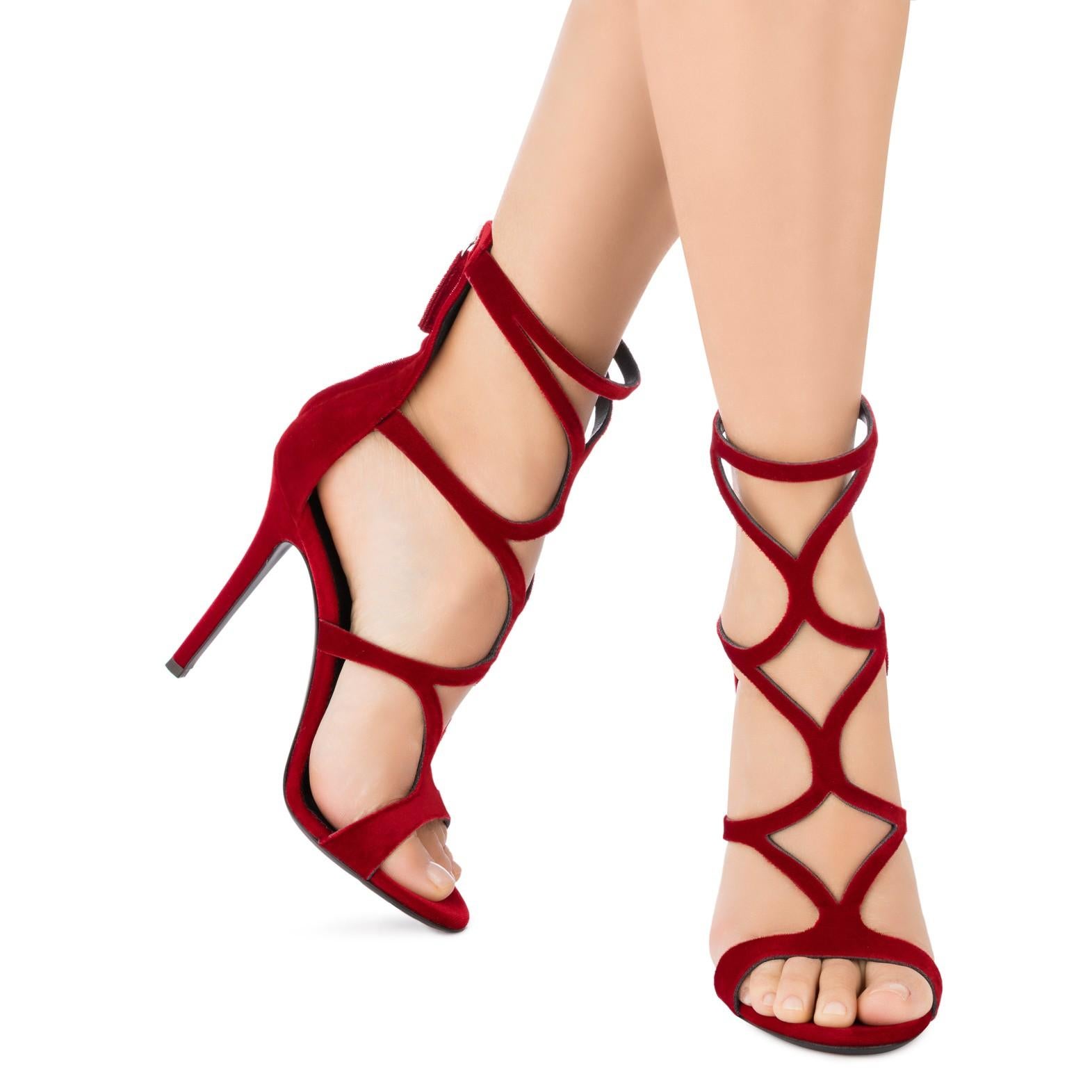 Giuseppe Zanotti NEW Red Velvet Strappy Evening Sandals Heels in Box

Size IT 36
Velvet
Ankle zip closure
Made in Italy
Heels height 4.5