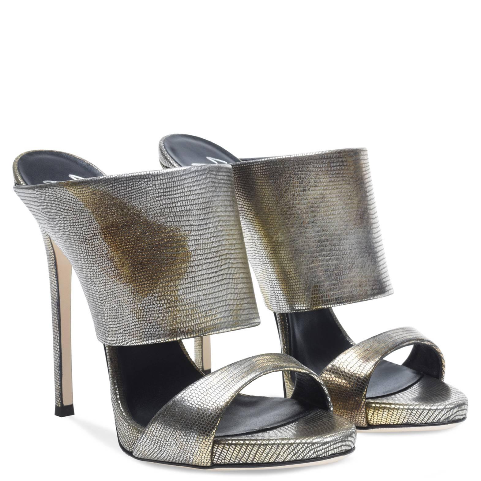 Giuseppe Zanotti New Silver Gold Leather Slide In Mules Evening Heels in Box

Size IT 36
Leather
Slide in 
Made in Italy
Heel height 4.75