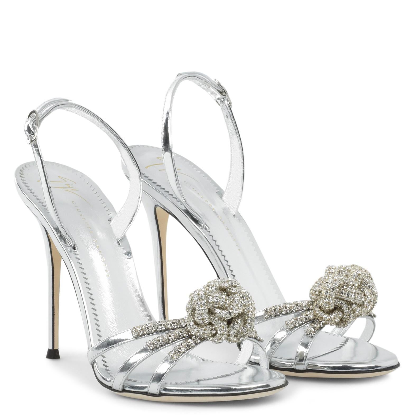 Giuseppe Zanotti NEW Silver Patent Leather Crystal Sandals Heels in Box

Size IT 36
Patent leather
Crystal
Ankle buckle closures
Made in Italy
Heel height 4.5