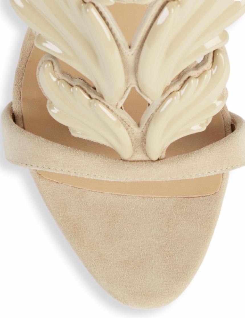 Giuseppe Zanotti NEW Tan Nude Suede Strappy Evening Sandals Heels in Box

Size IT 36
Suede
Ankle zip closure
Made in Italy
Heels height 4.75