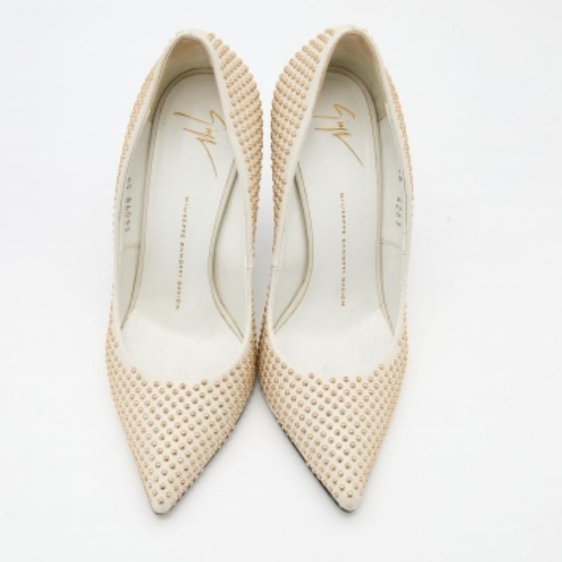 Donna Giuseppe Zanotti Off White Pelle Ester Embellished Pumps Taglia 38 in vendita