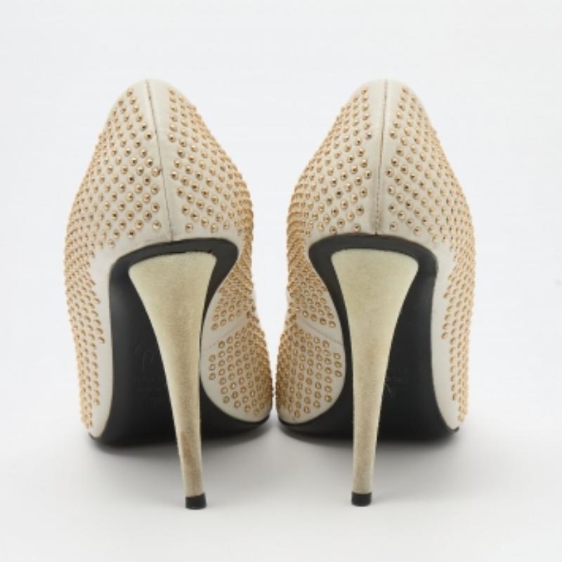 Giuseppe Zanotti Off White Pelle Ester Embellished Pumps Taglia 38 in vendita 3