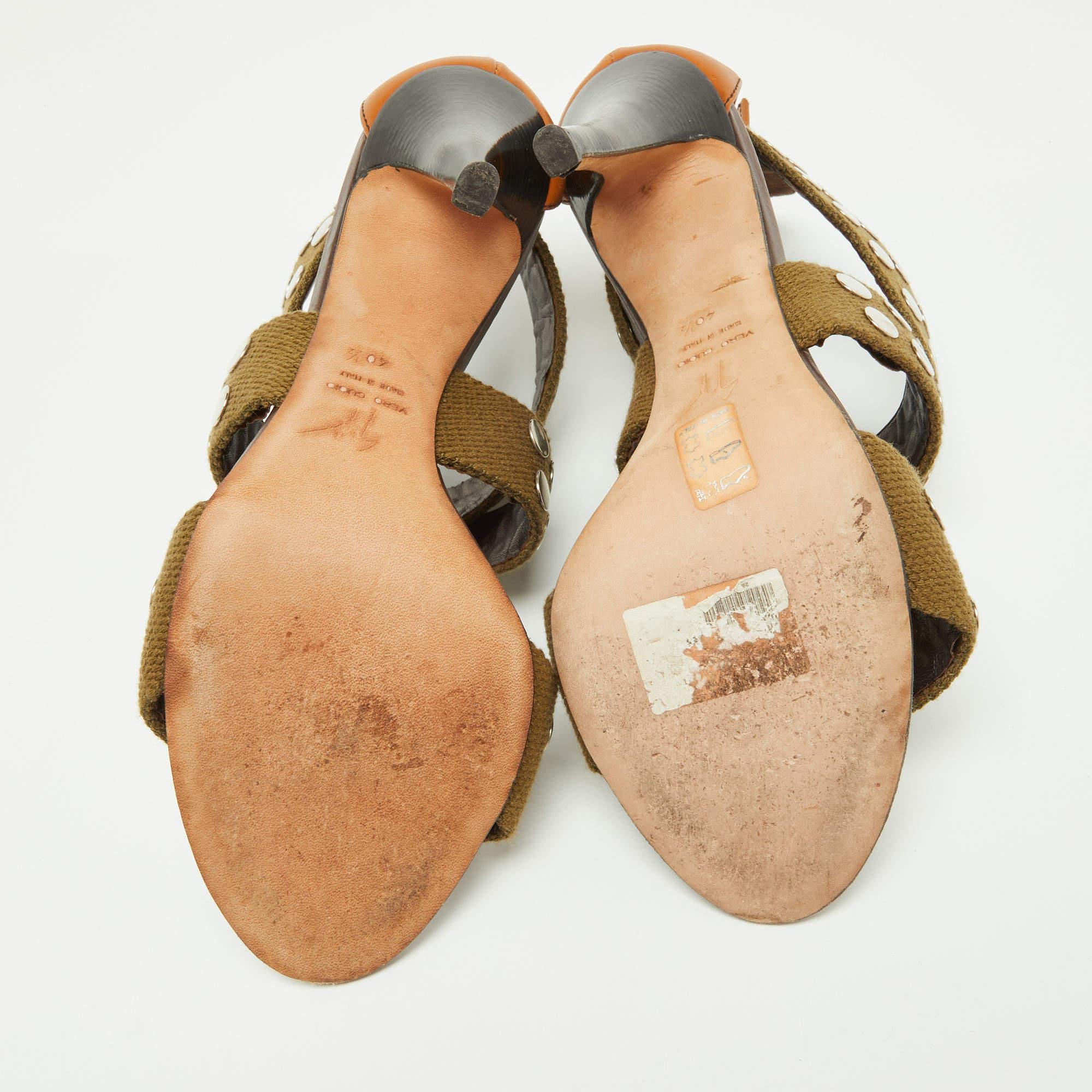 Giuseppe Zanotti Sandales à lanières cloutées en toile et cuir vert olive taille 40,5 en vente 1