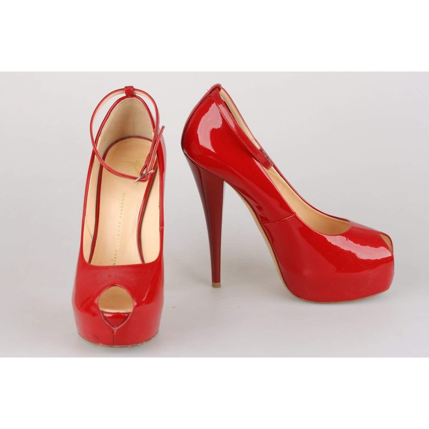 MATERIAL: Patent Leather COLOR: Red MODEL: Open toe GENDER: Women SIZE: 38.5 COUNTRY OF MANUFACTURE: Italy Condition CONDITION DETAILS: B :GOOD CONDITION - Some light wear of use - Some wear and scratches on the outsoles - Internal Ref: -