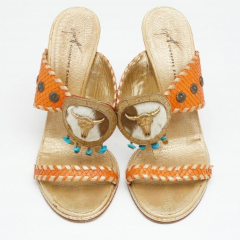 Giuseppe Zanotti Sandali in pelle goffrata pitonata arancione/oro 37 In condizioni buone in vendita a Dubai, Al Qouz 2