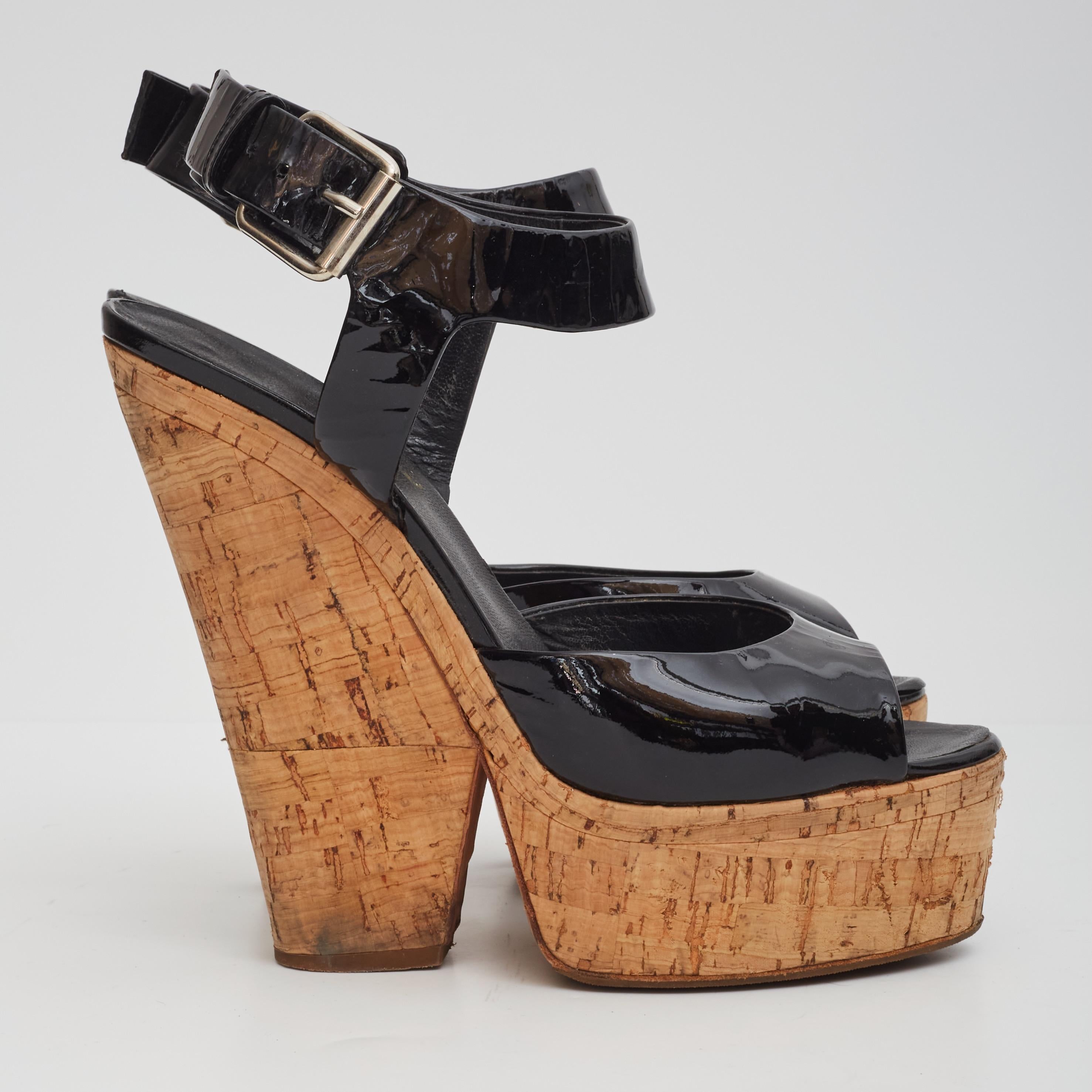 Brown Giuseppe Zanotti Patent Leather Black Cork Sling Back Wedges (EU 39) For Sale