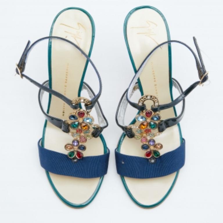 Giuseppe Zanotti Patent Leather Crystal Embellished Slingback Sandals Size 37.5 In Good Condition For Sale In Dubai, Al Qouz 2