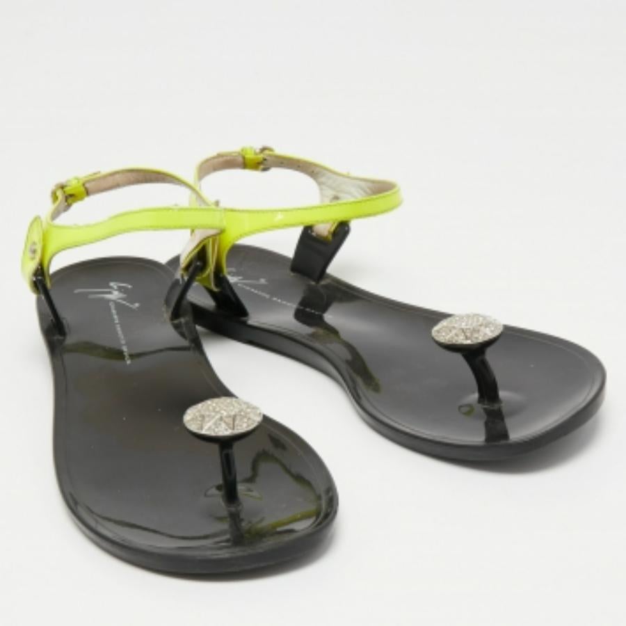 Giuseppe Zanotti Patent Leather Crystal Toe Ring Ankle Strap Sandals Size 38 In Good Condition In Dubai, Al Qouz 2