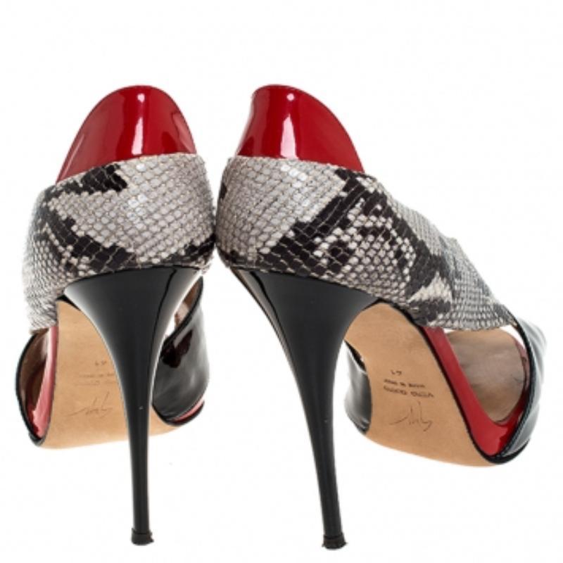 Giuseppe Zanotti Sandalias con puntera abierta de charol y piel con relieve de pitón Talla 41 en Bueno estado para la venta en Dubai, Al Qouz 2
