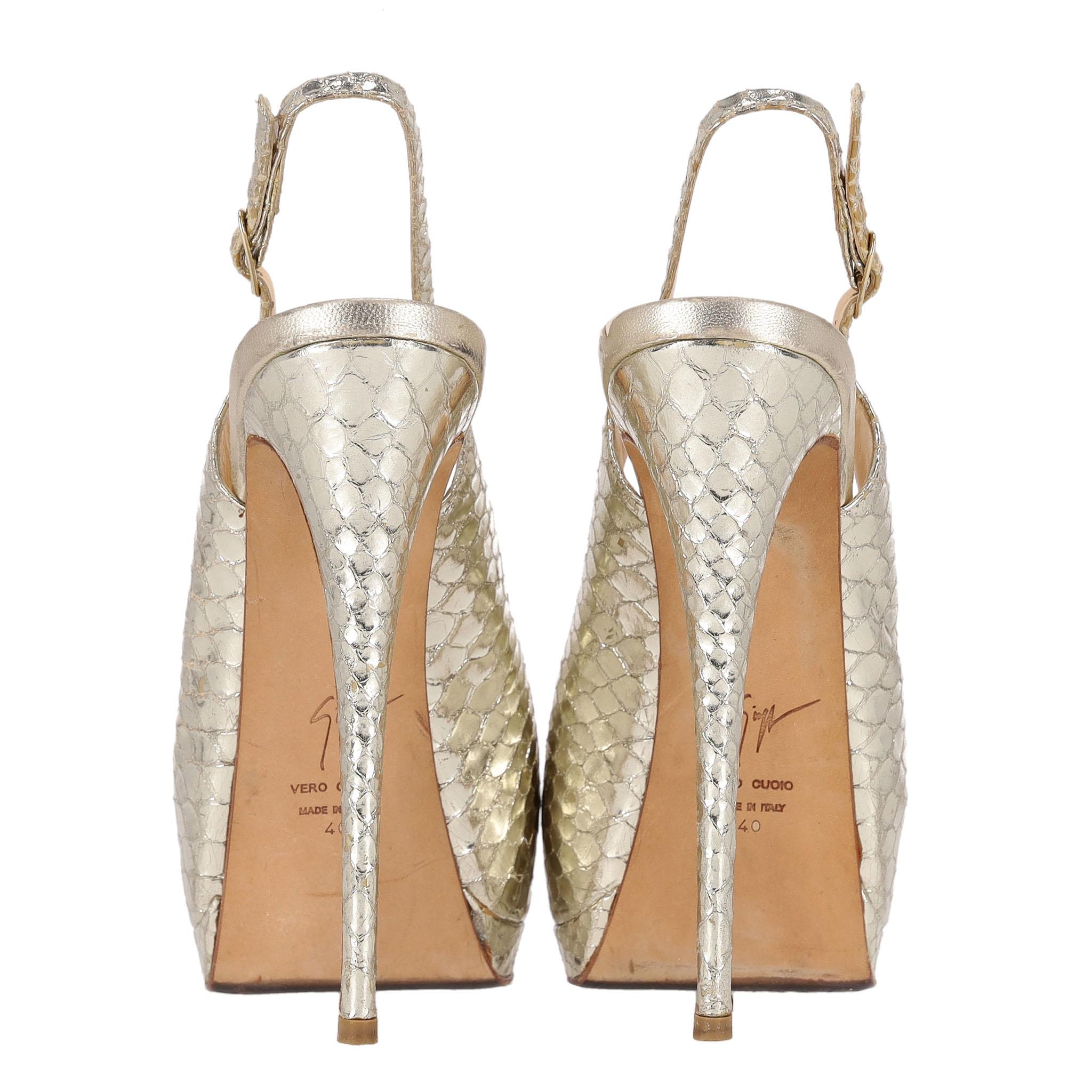 Zapatos de tacón Giuseppe Zanotti con punta y plataforma de piel de serpiente en Bueno estado para la venta en London, GB