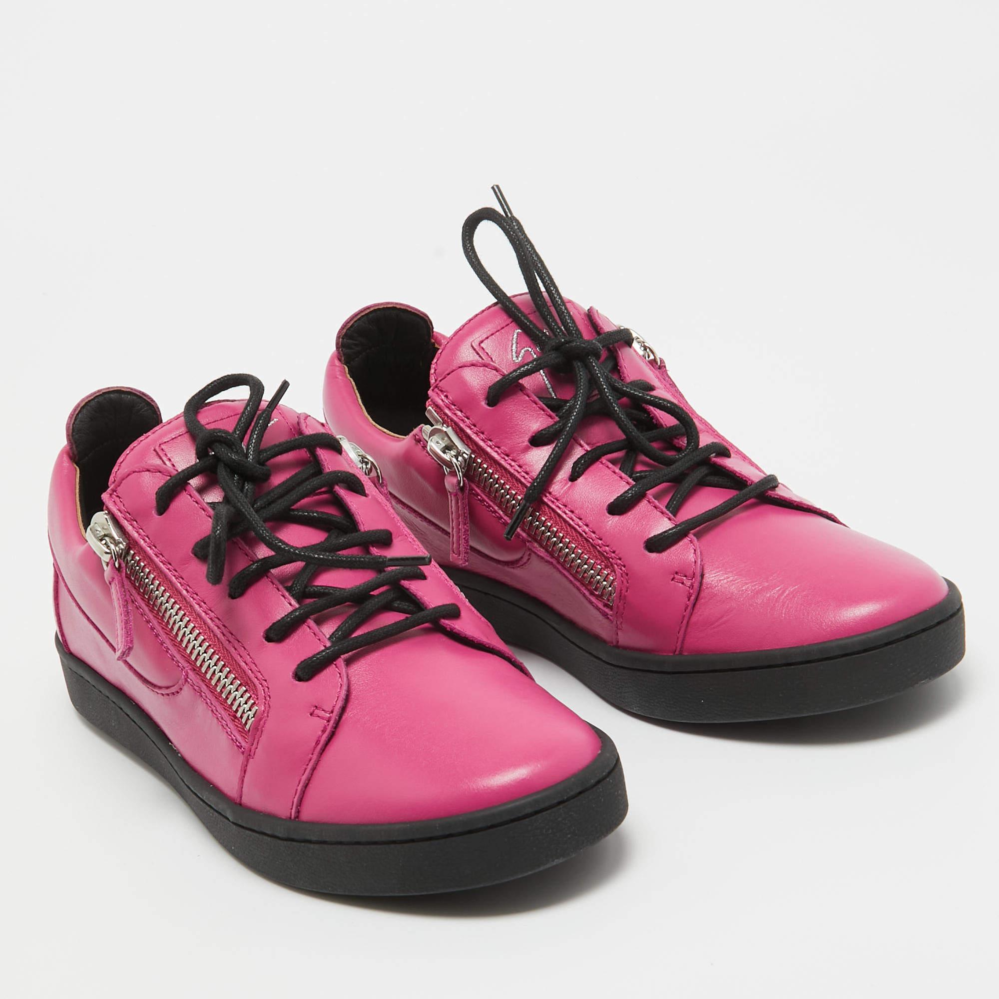 Giuseppe Zanotti Rosa Leder Dona Low Top Turnschuhe Größe 39 im Zustand „Neu“ in Dubai, Al Qouz 2