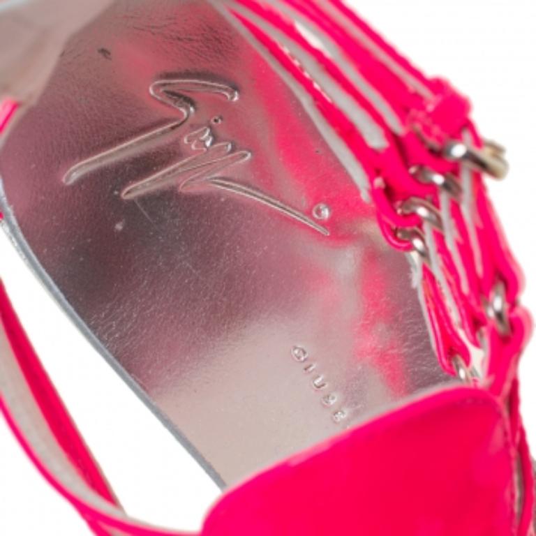 Women's Giuseppe Zanotti Pink Patent Leather  T-strap Flat Sandals Size 36 For Sale