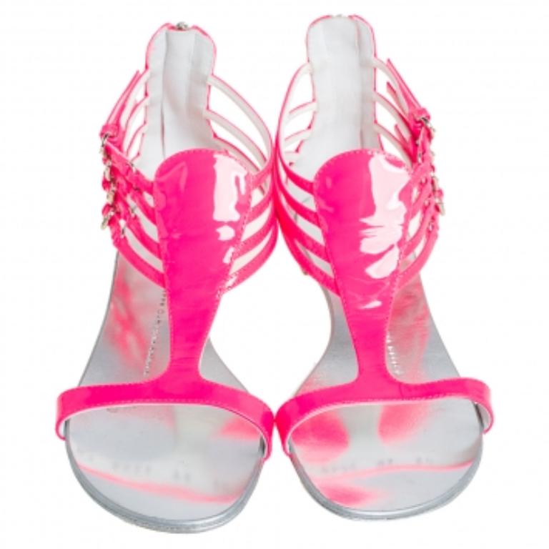 Giuseppe Zanotti Pink Patent Leather  T-strap Flat Sandals Size 36 For Sale 1