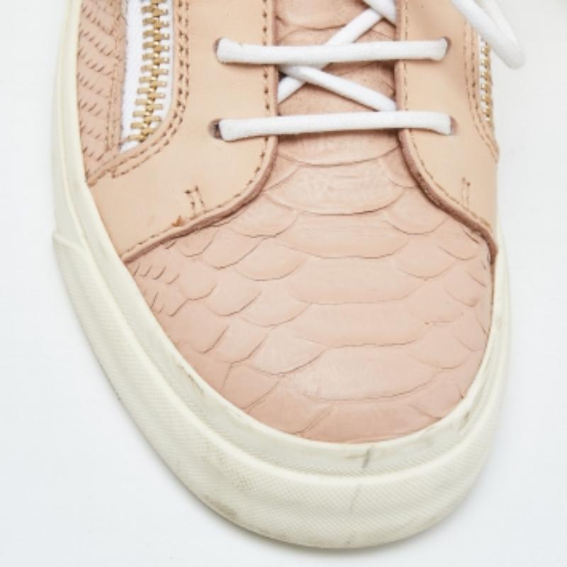 Giuseppe Zanotti Zapatillas bajas de piel Gail en relieve de pitón rosa Talla 38.5 en venta 1