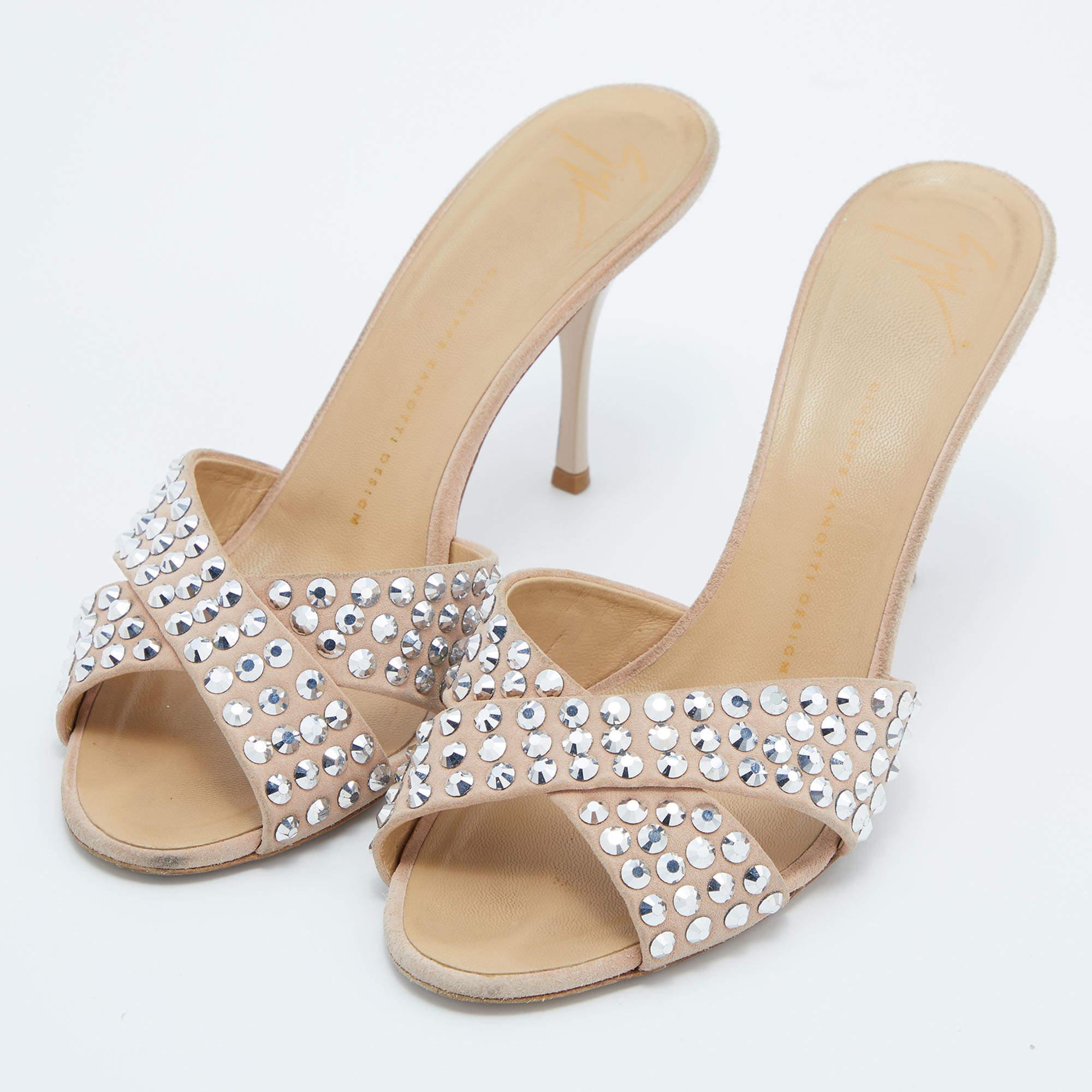 Giuseppe Zanotti Pink Suede Crystal Embellished Slide Sandals Size 40 In Fair Condition In Dubai, Al Qouz 2