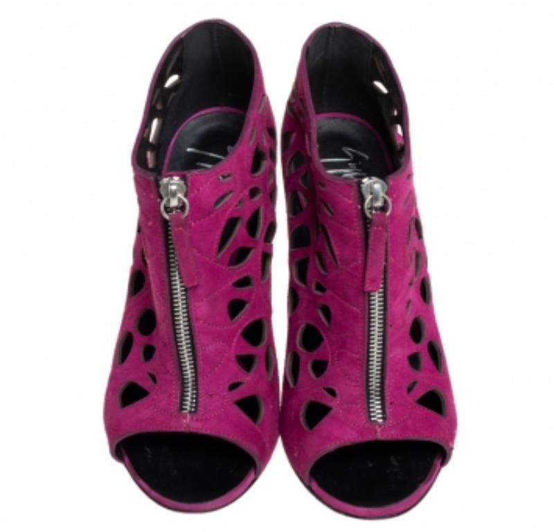 Giuseppe Zanotti  Pink Suede Cutout Zipper Booties Size 37.5 In Good Condition For Sale In Dubai, Al Qouz 2