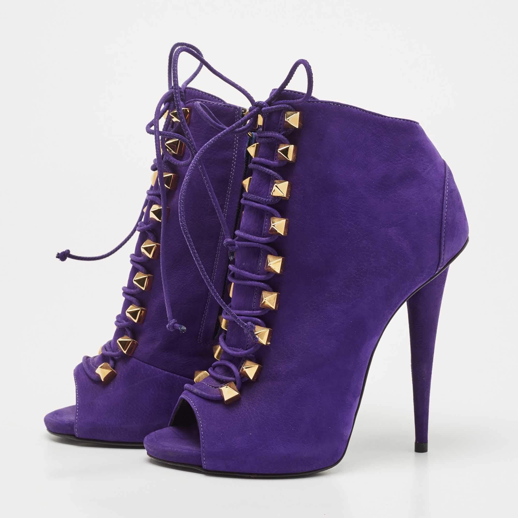 Enjoy the most fashionable days with these stylish Giuseppe Zanotti ankle booties. Modern in design and craftsmanship they are fashioned to keep you comfortable and chic