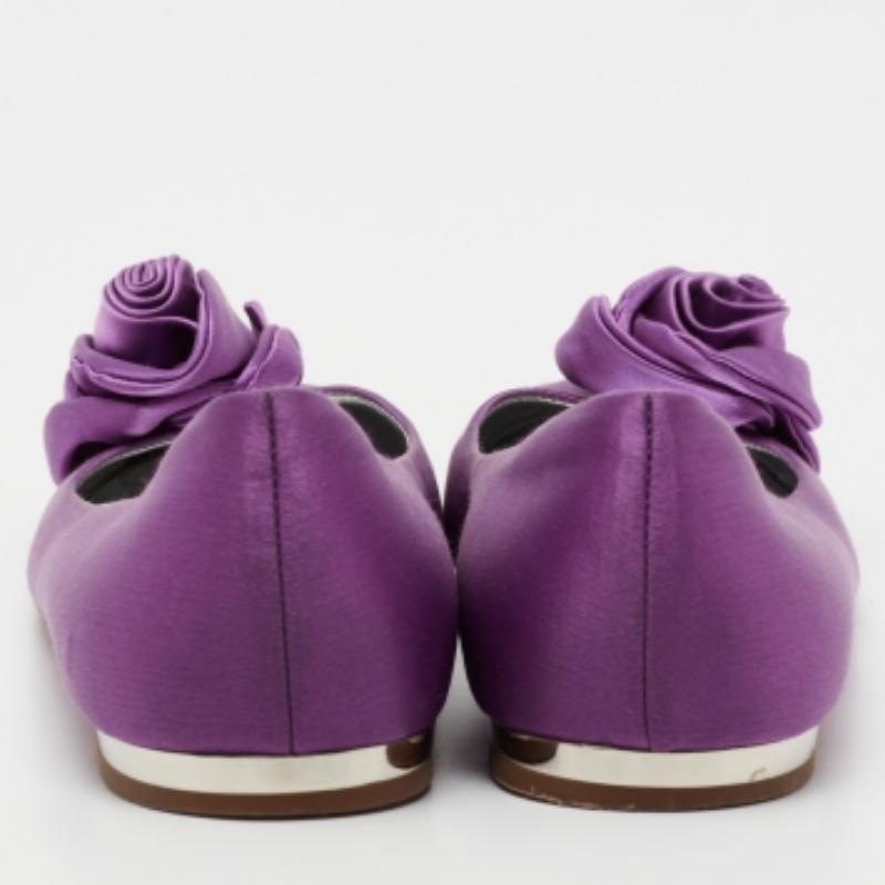 Giuseppe Zanotti Bailarinas de satén morado con apliques de flores Talla 37.5 en venta 1