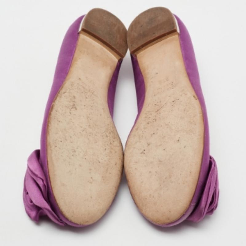 Giuseppe Zanotti Bailarinas de satén morado con apliques de flores Talla 37.5 en venta 2