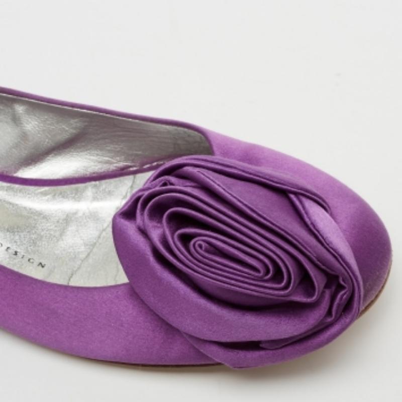 Giuseppe Zanotti Bailarinas de satén morado con apliques de flores Talla 37.5 en venta 3