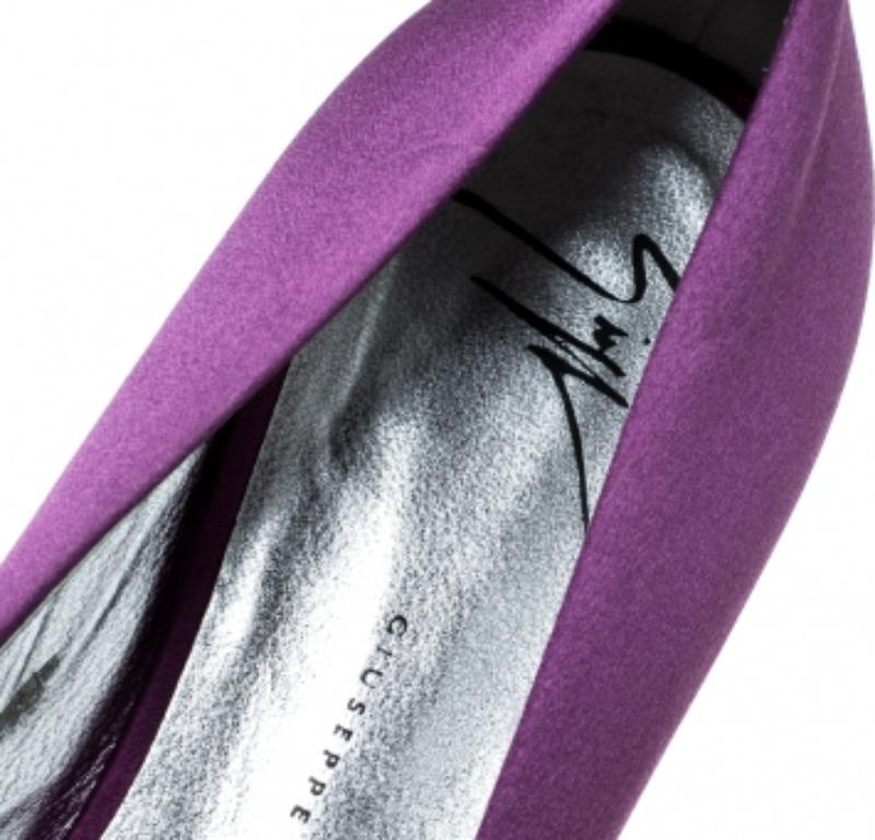 Giuseppe Zanotti Lila Satin-Ballerinas mit Blumendetail und Ballettschuhen Größe 36,5 Damen im Angebot