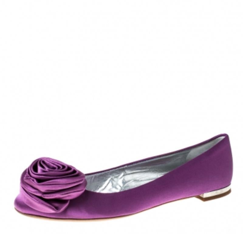 Giuseppe Zanotti Lila Satin-Ballerinas mit Blumendetail und Ballettschuhen Größe 36,5 im Angebot 1