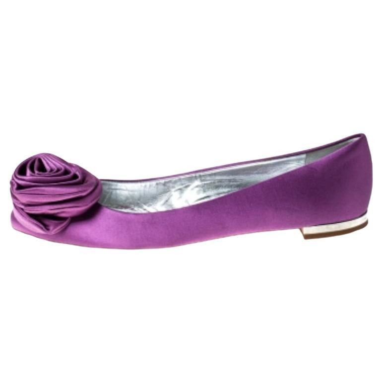Giuseppe Zanotti Lila Satin-Ballerinas mit Blumendetail und Ballettschuhen Größe 36,5 im Angebot