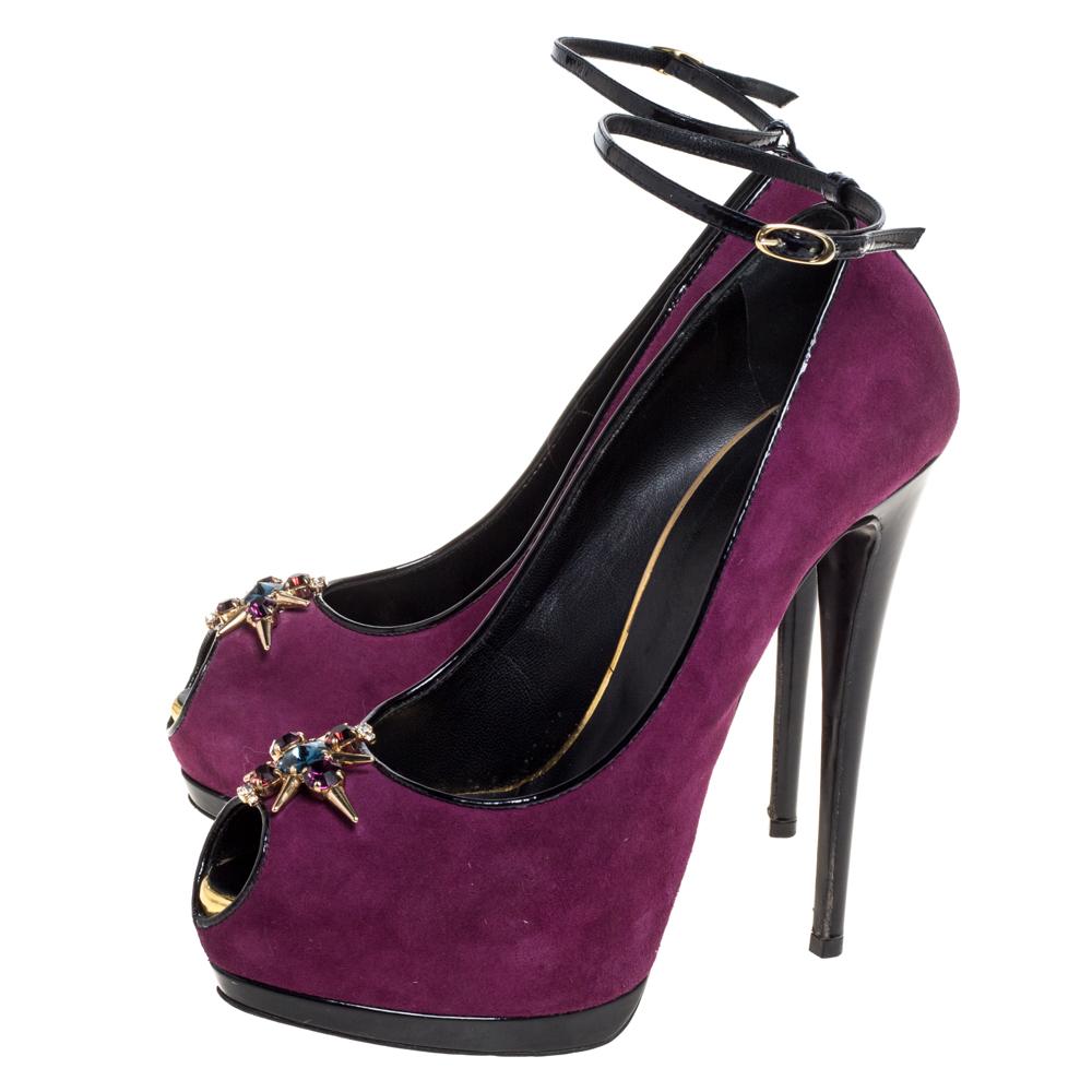 Giuseppe Zanotti Purple Suede Embellished Pep Toe Ankle Strap Pumps Size 40 In Good Condition For Sale In Dubai, Al Qouz 2