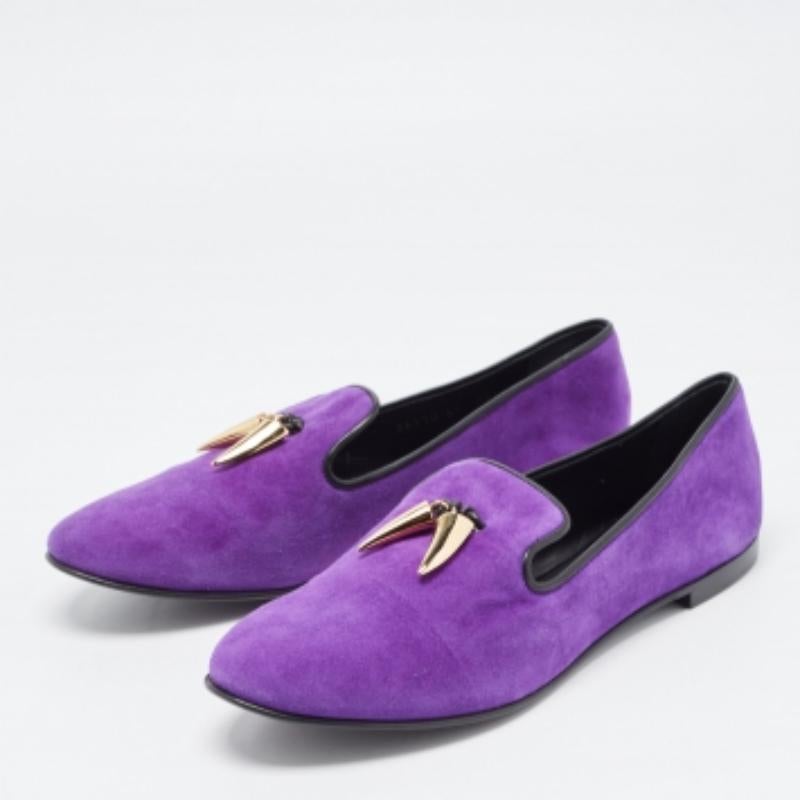 Violet Giuseppe Zanotti - Slippers de smoking Kevin Shark en daim violet à pompons, taille 41 en vente