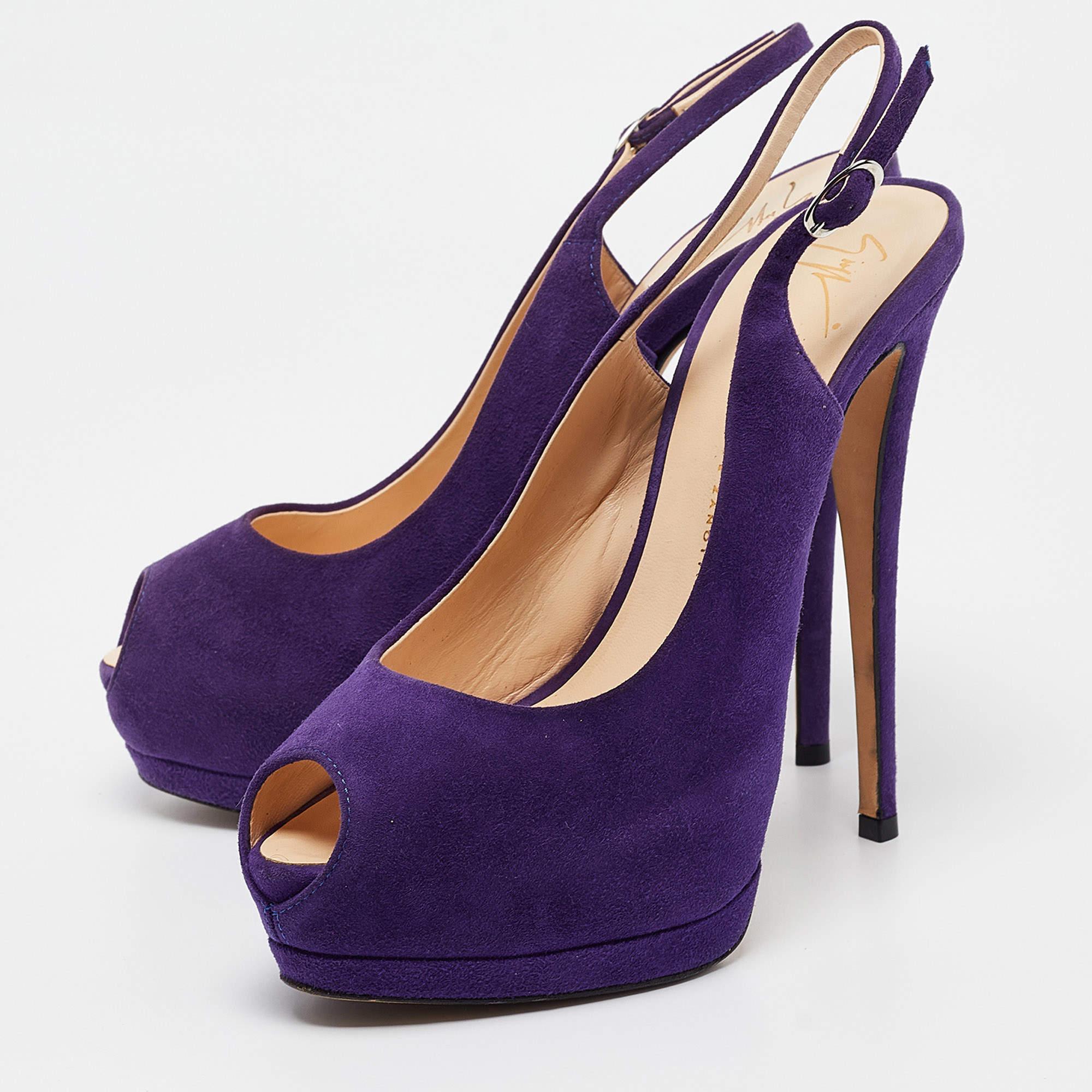 Curvaceous arches a feminine appeal and a well built structure define this set of designer pumps. Coming with comfortable insoles and sleek heels style them with your favorite outfits.