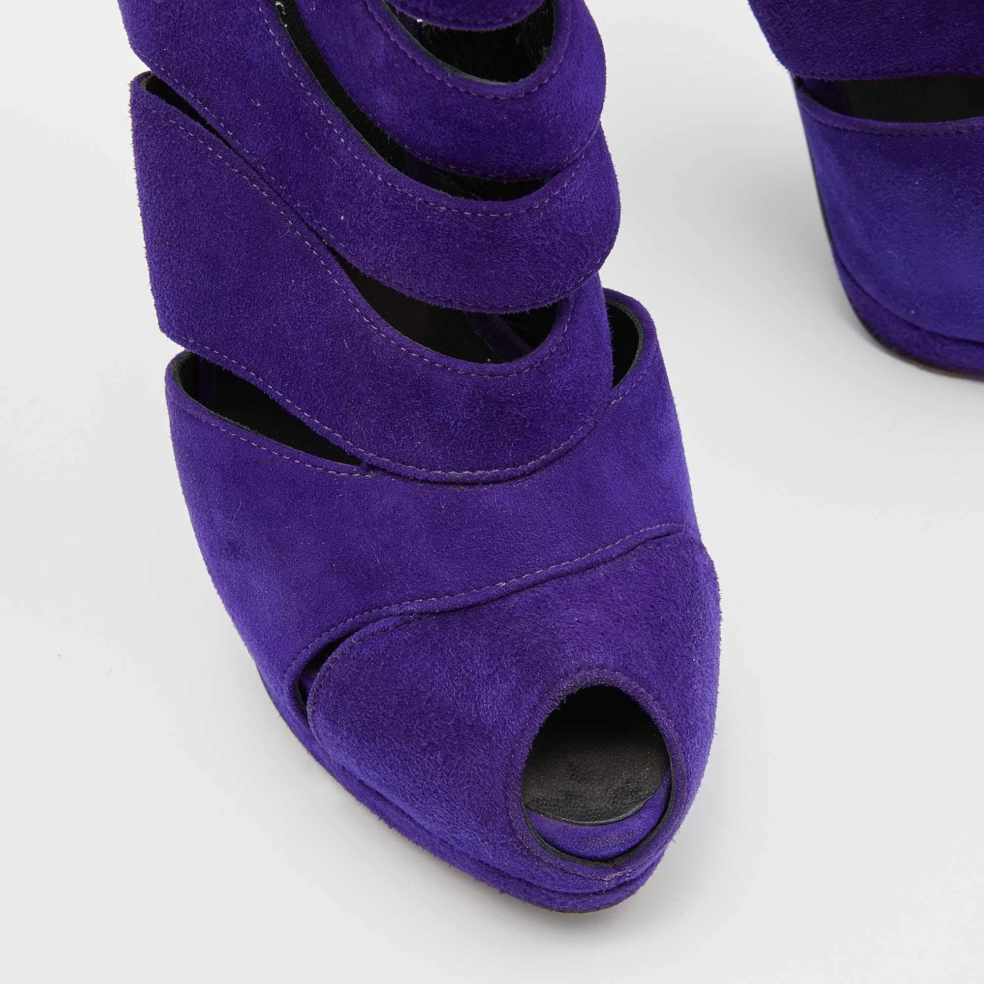 Giuseppe Zanotti Bottines à bout ouvert en daim violet avec découpe en forme de vague, taille 37.5 en vente 2