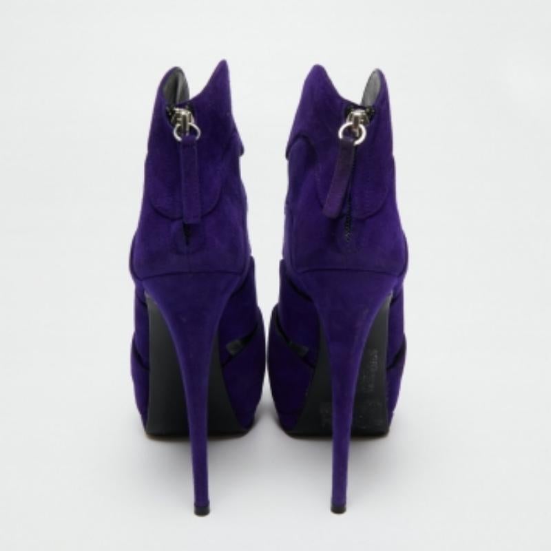 Giuseppe Zanotti Bottines à bout ouvert en daim violet avec découpe en forme de vague, taille 38 en vente 2
