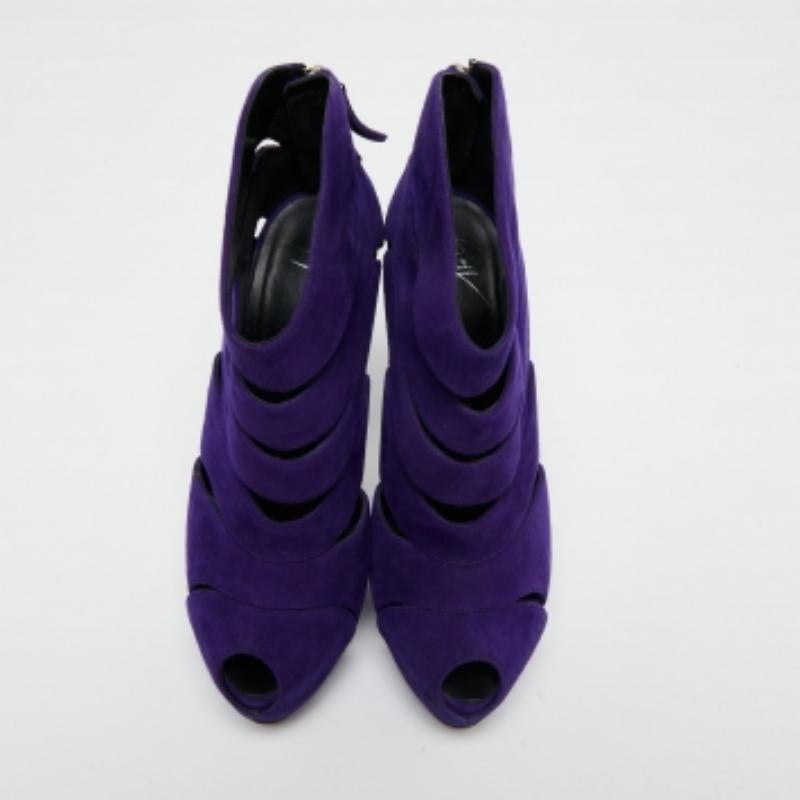 Giuseppe Zanotti Bottines à bout ouvert en daim violet avec découpe en forme de vague, taille 38 en vente 3