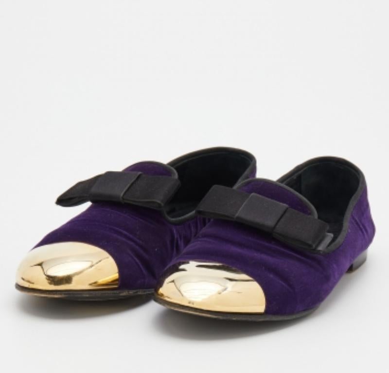Giuseppe Zanotti Lila Samt Cap Toe Smoking Slippers Größe 39 (Schwarz) im Angebot