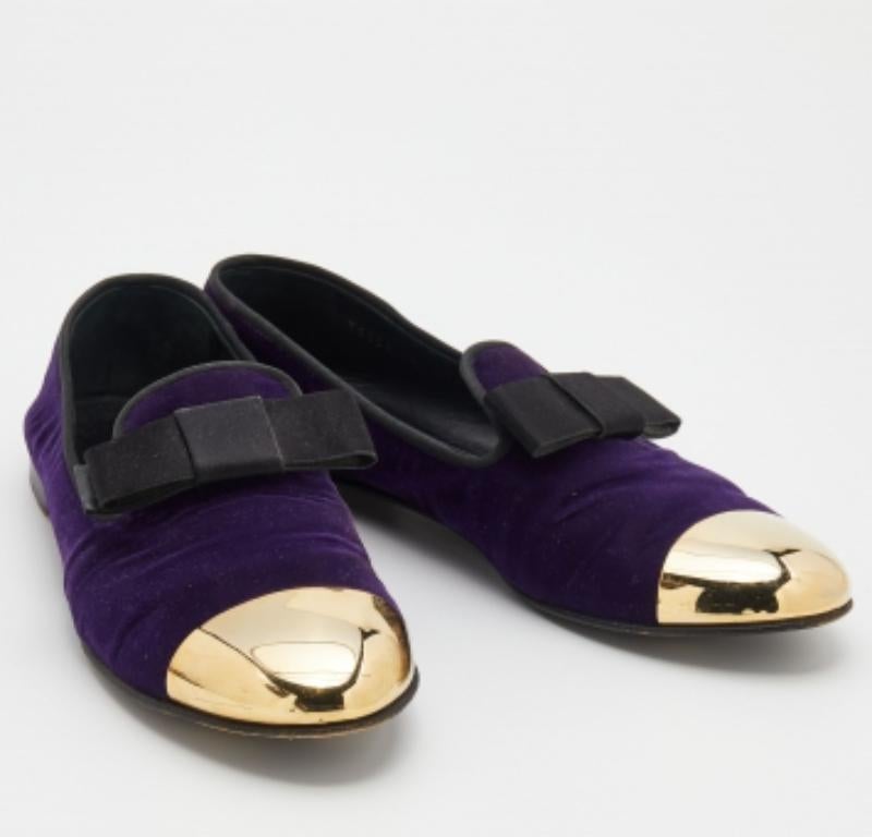 Giuseppe Zanotti Lila Samt Cap Toe Smoking Slippers Größe 39 Damen im Angebot